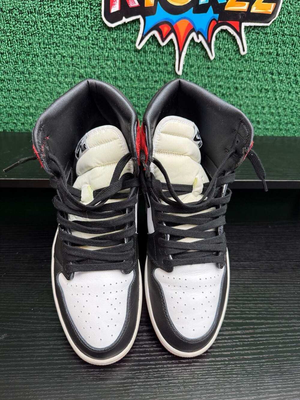 Nike Air Jordan 1 Retro High OG Satin Black Toe Women’s Size 12/10.5M - Picture 4 of 7